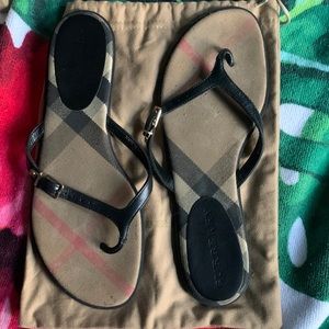 38 Burberry Meadow House Check Leather Flip Flop Thong Sandals Belted black